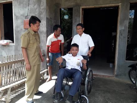 KURSI RODA UNTUK PENYANDANG DISABILITAS